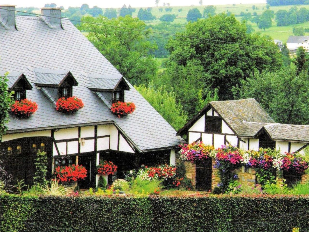 Cozy Cottage In Malmedy With Large Garden المظهر الخارجي الصورة